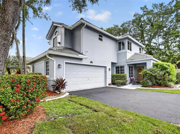 8815 Woodside Ct, Davie, FL 33328
