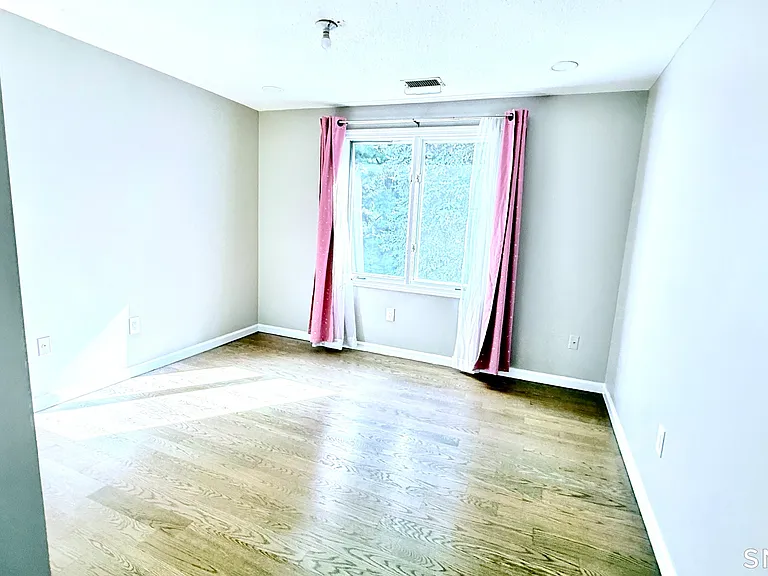 16 Arthur Dr #4 — Photo 5