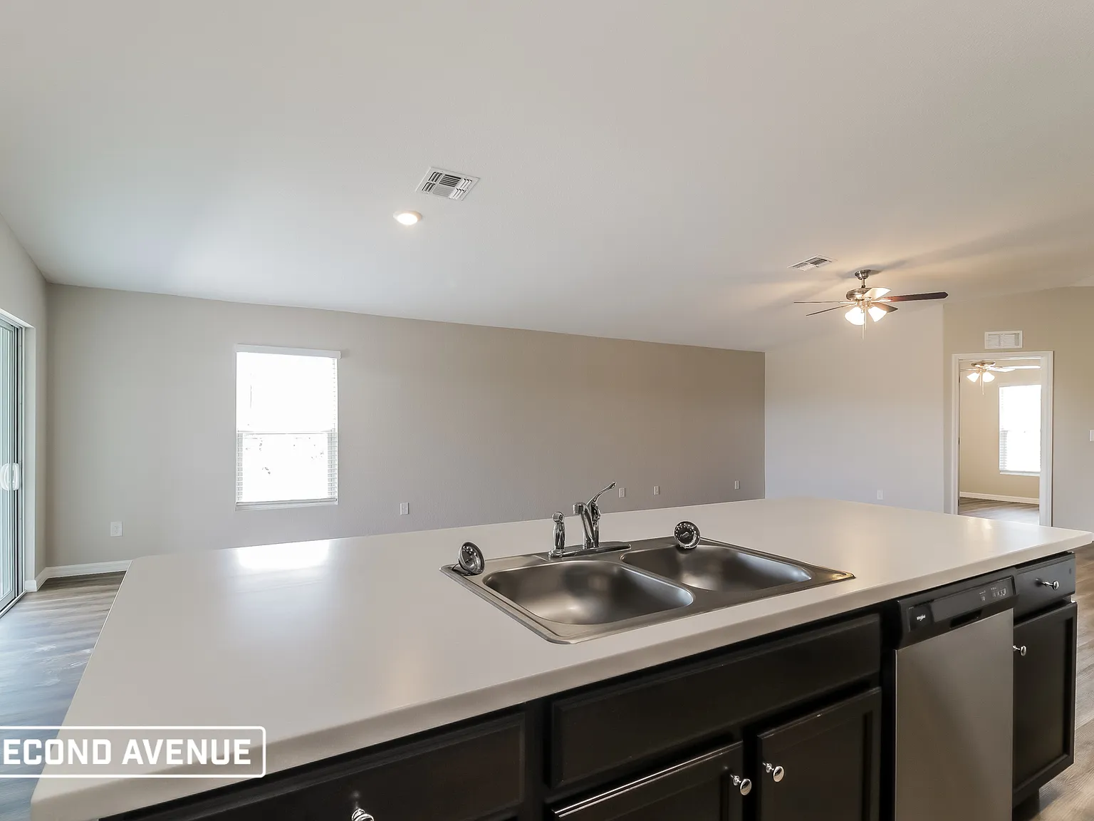 4 bed, 2.0 bath, 1833 sqft, $1,850 — Photo 4
