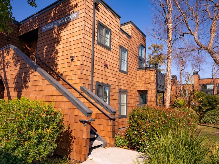 Indian Creek Apartments — Photo 41