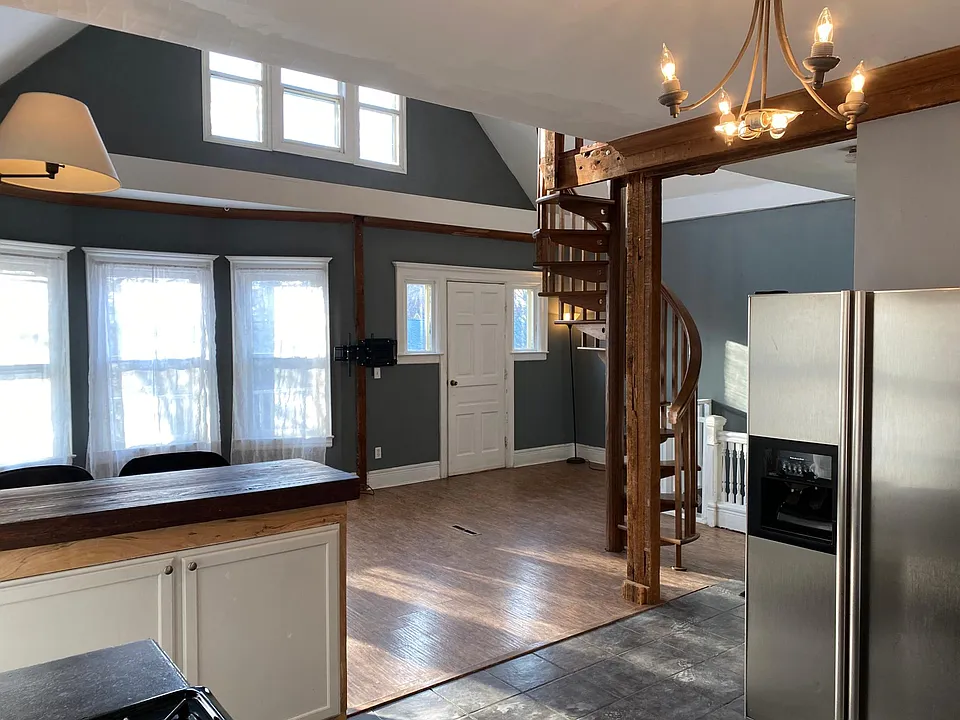 127 Ashland Ave #2