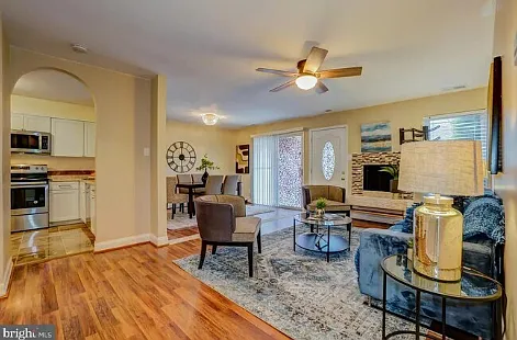 3 bed, 1266 sqft, $1,200 — Photo 2