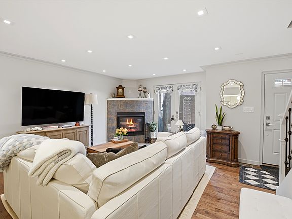 3rd image of 1943 N Orchard St #B