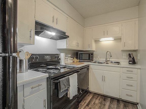 3rd image of 2407 NE 43rd St #14497930