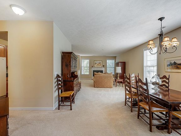 5th image of 302 Paulette Cir