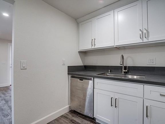 2nd image of 6623 1/4 Crenshaw Blvd #10