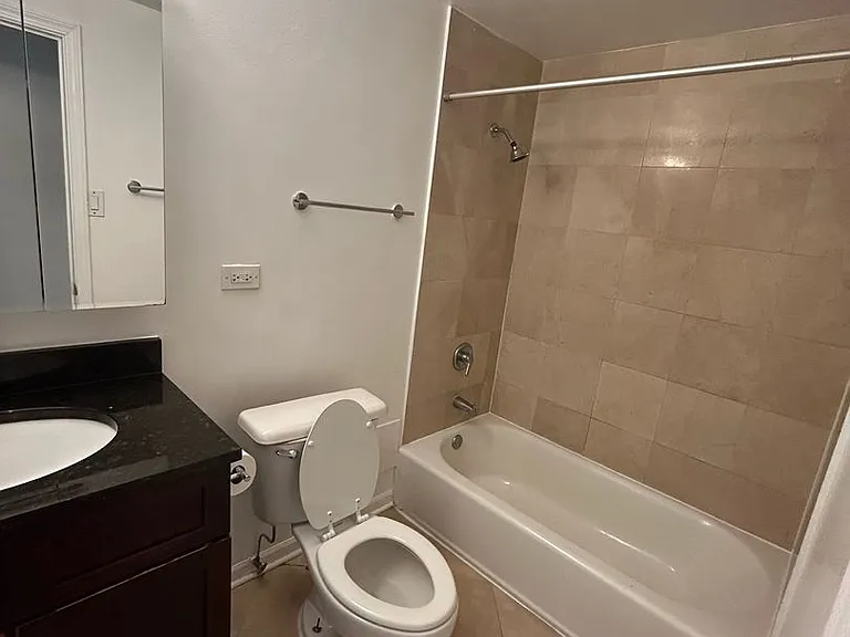 4180 Marine Terrace Apartments — Photo 125