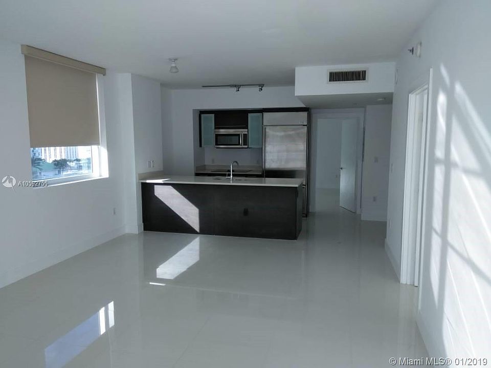 1st image of 500 Brickell Ave #D5