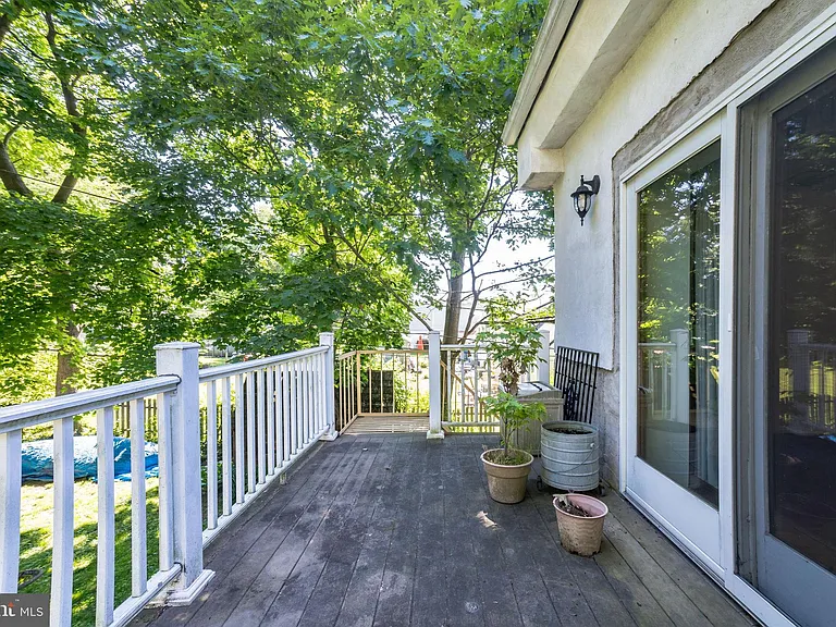 800 E Cathedral Rd #2 — Photo 23