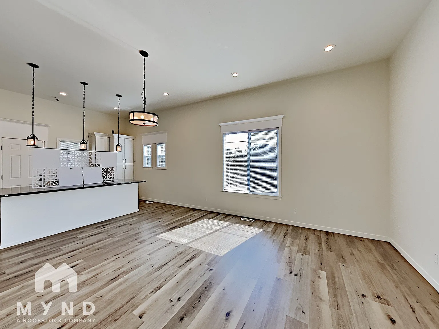 3 bed, 2.0 bath, 1396 sqft, $3,985 — Photo 3