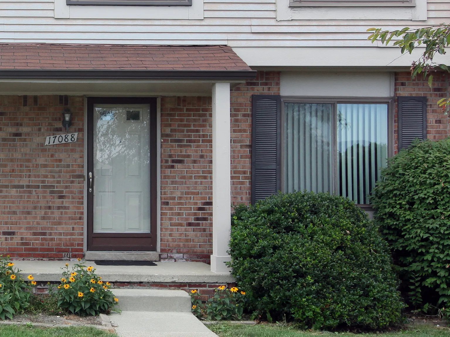 3 bed, 1.5 bath, 1123 sqft, $1,600 — Photo 2