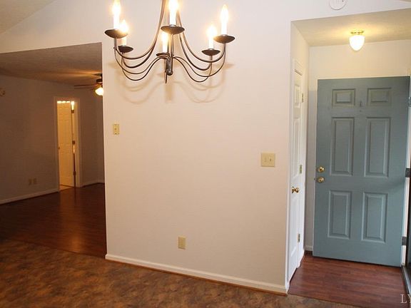 2nd image of 203 Goose Hollow Dr