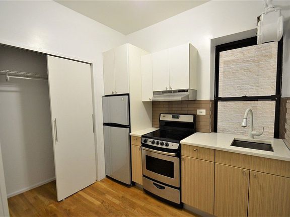 4th image of 3694 Broadway APT 4b
