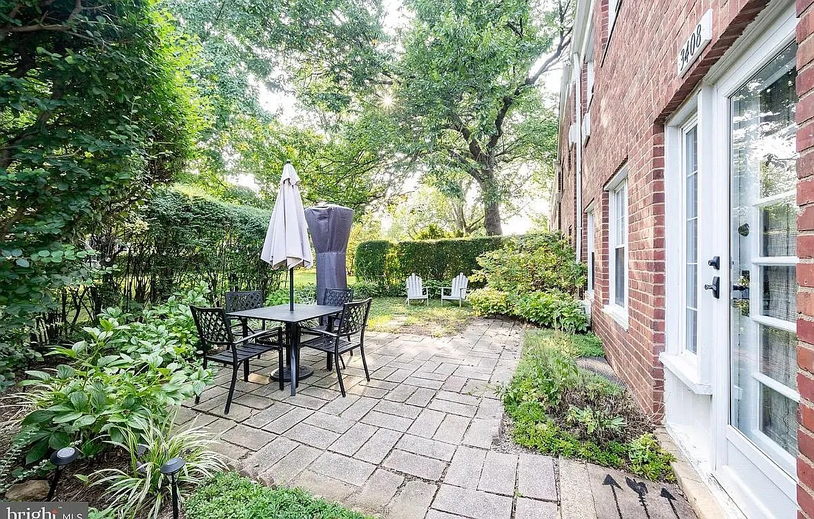 1 bed, 900 sqft, $2,400 — Photo 2