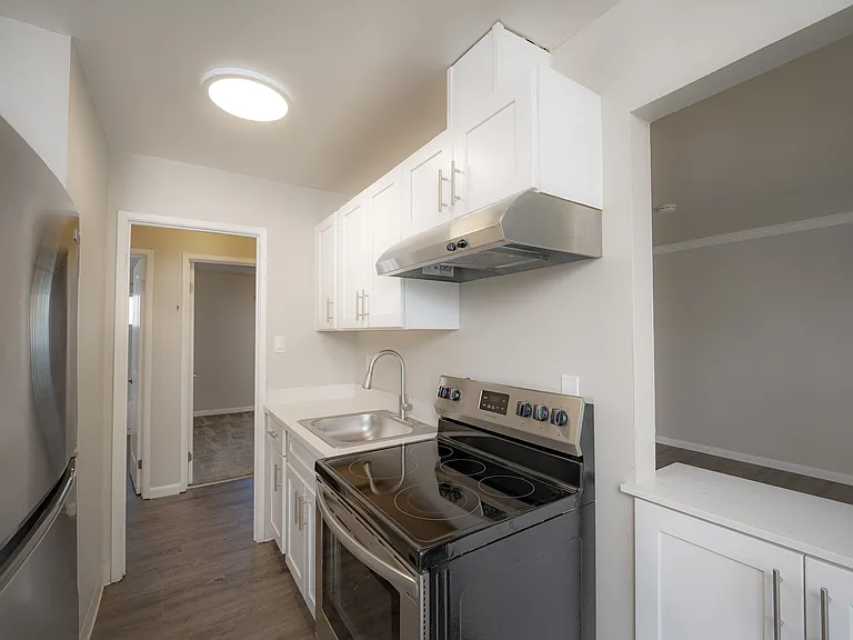 Palms #C-38 kitchen1