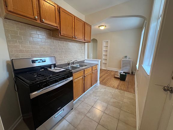 2nd image of 3817 W Leland Ave Unit 1