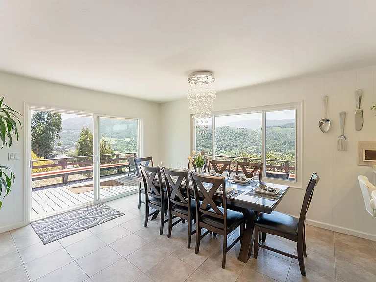 Dining room that can accommodate 8-10, perfect for holidays, and celebrations.