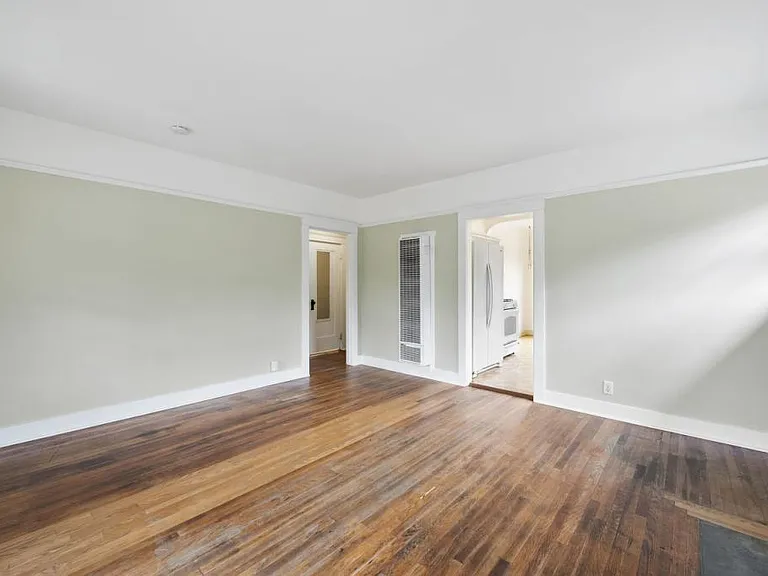 751 W 7th Ave — Photo 6