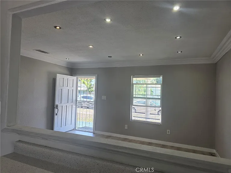 3509 W Flower Ave — Photo 2