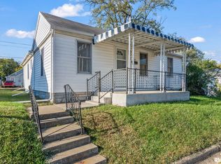 208 Charlotte St, Pekin, IL 61554