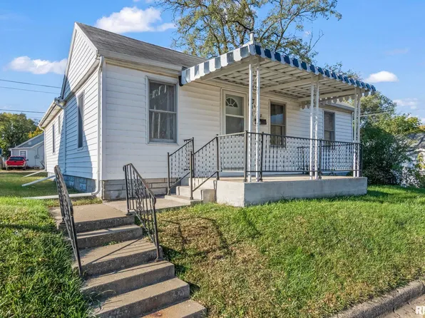 208 Charlotte St, Pekin, IL 61554