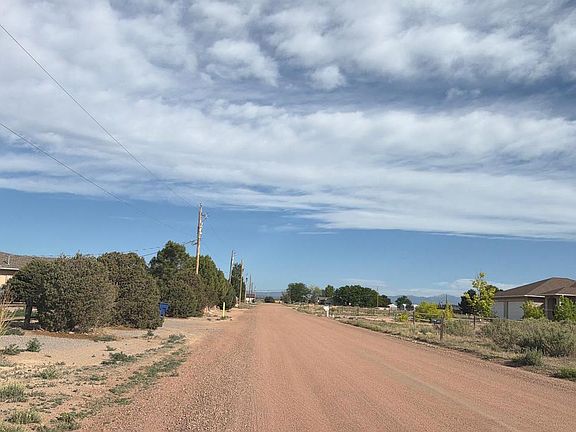5th image of 608 E Marigold Dr