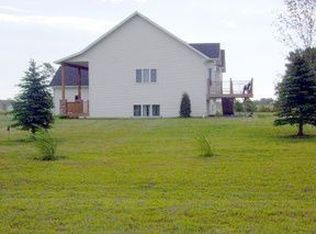 15926 Bison View St, Kindred, ND 58051