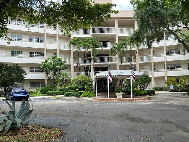 3800 Oaks Clubhouse Dr #112 — Photo 30