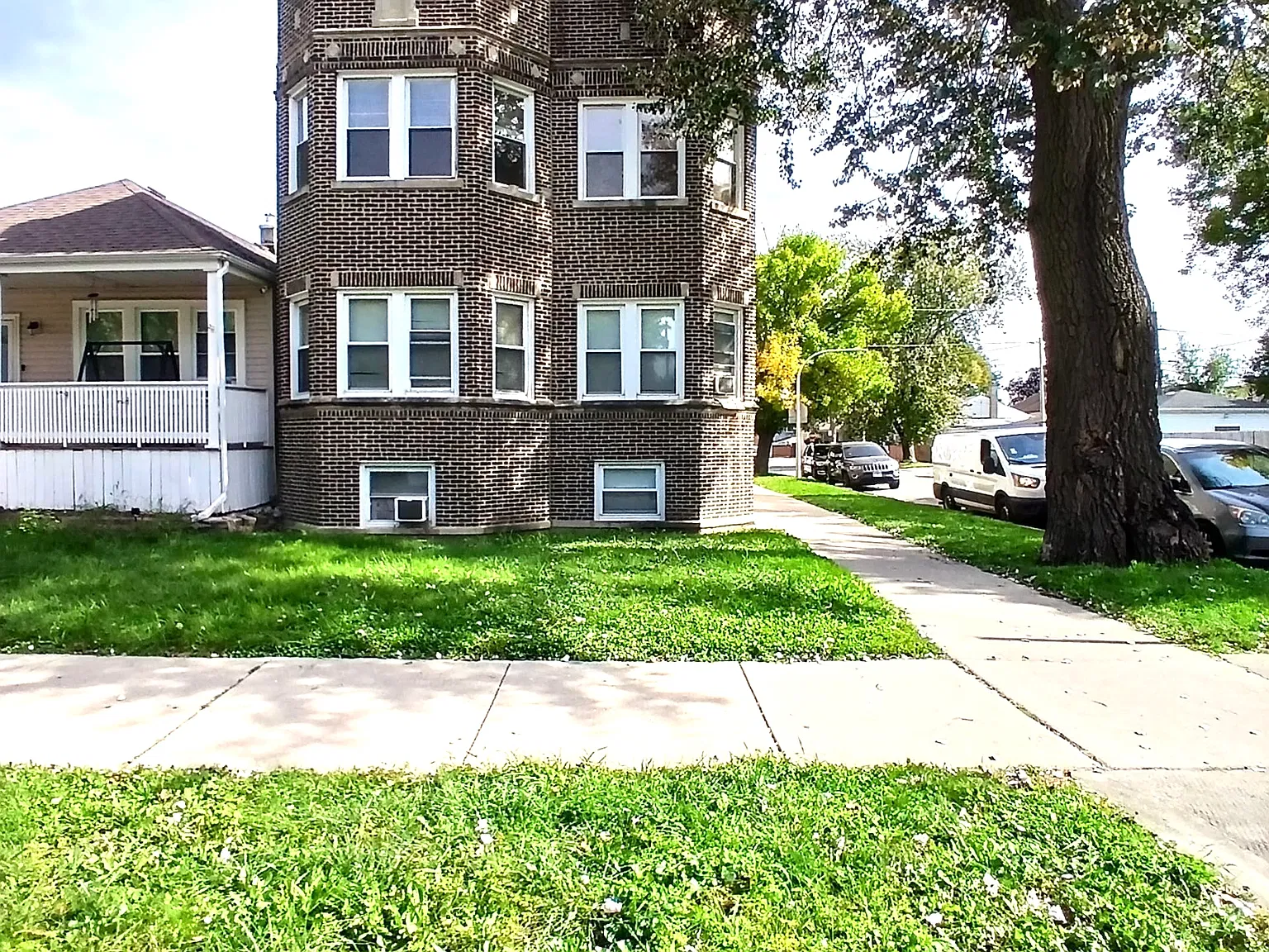 6452 W Dickens Ave - 2W — Photo 1
