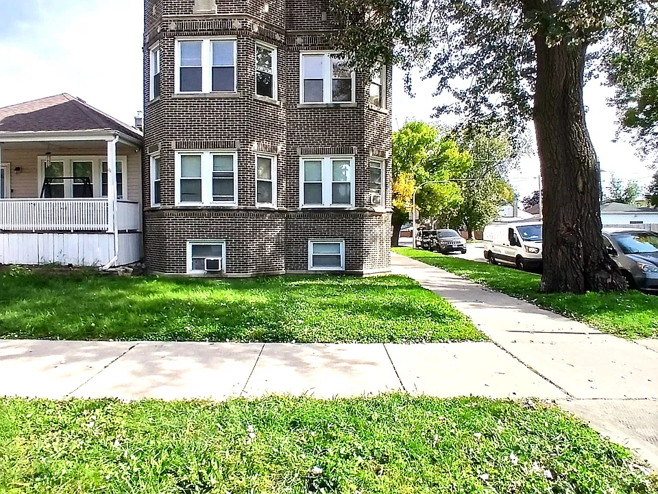 6452 W Dickens Ave #2W