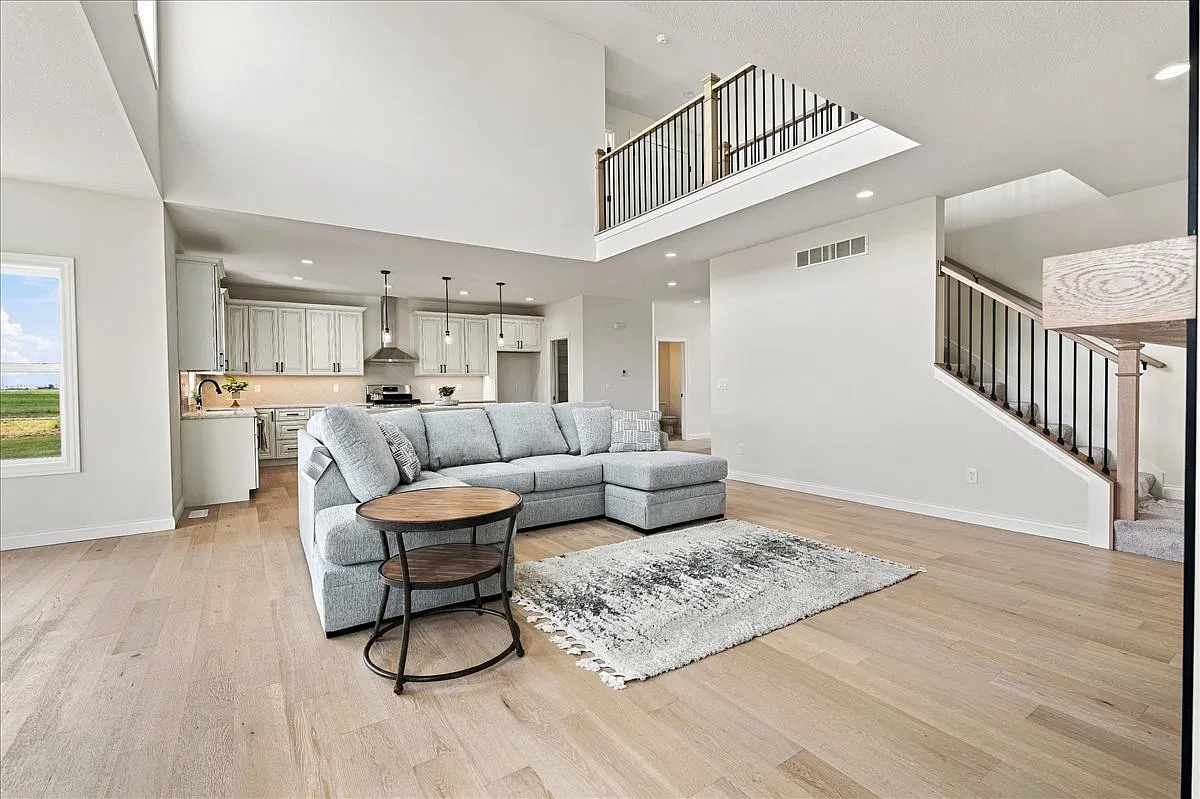 5 bed, 4300 sqft, $3,750 — Photo 4