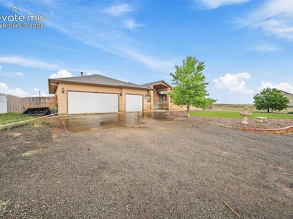3rd image of 1277 N Sandstone Ln