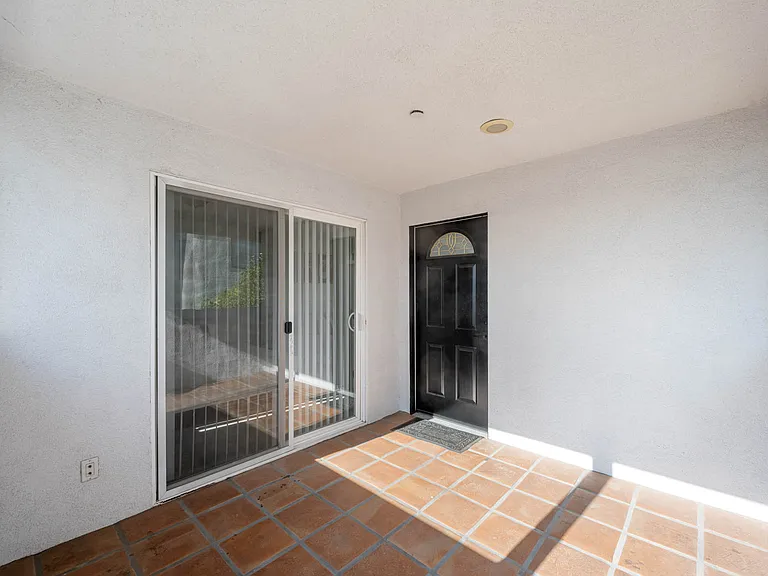 2239 N Niagara St #103 — Photo 12