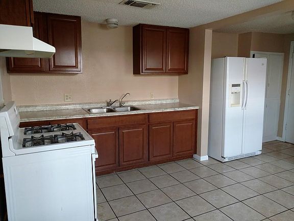 3rd image of 709 E 21st St