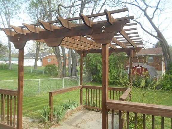 5th image of 214 Woodhill Ln