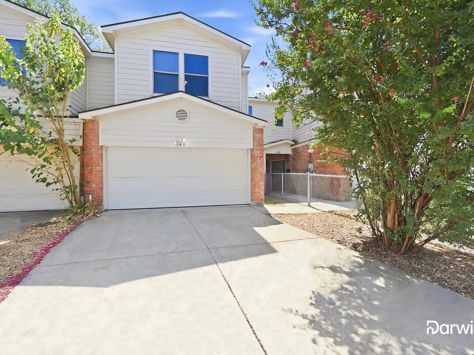 3 bed, 2.5 bath, 1347 sqft, $1,915 — Photo 2