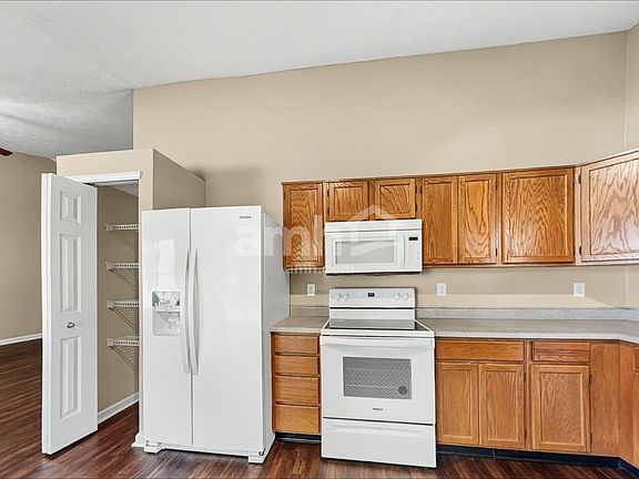 3rd image of 10193 Stillwell Dr