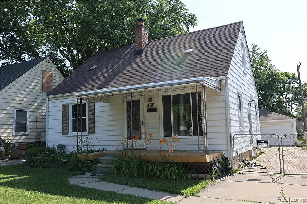 3 bed, 1.0 bath, 1062 sqft, $1,750 — Photo 1