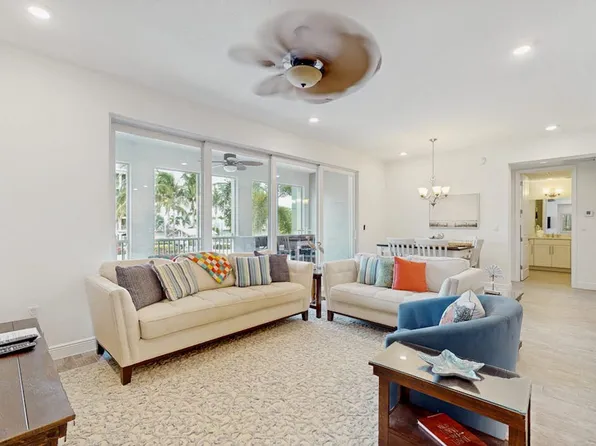 383 Aruba Cir, Bradenton, FL