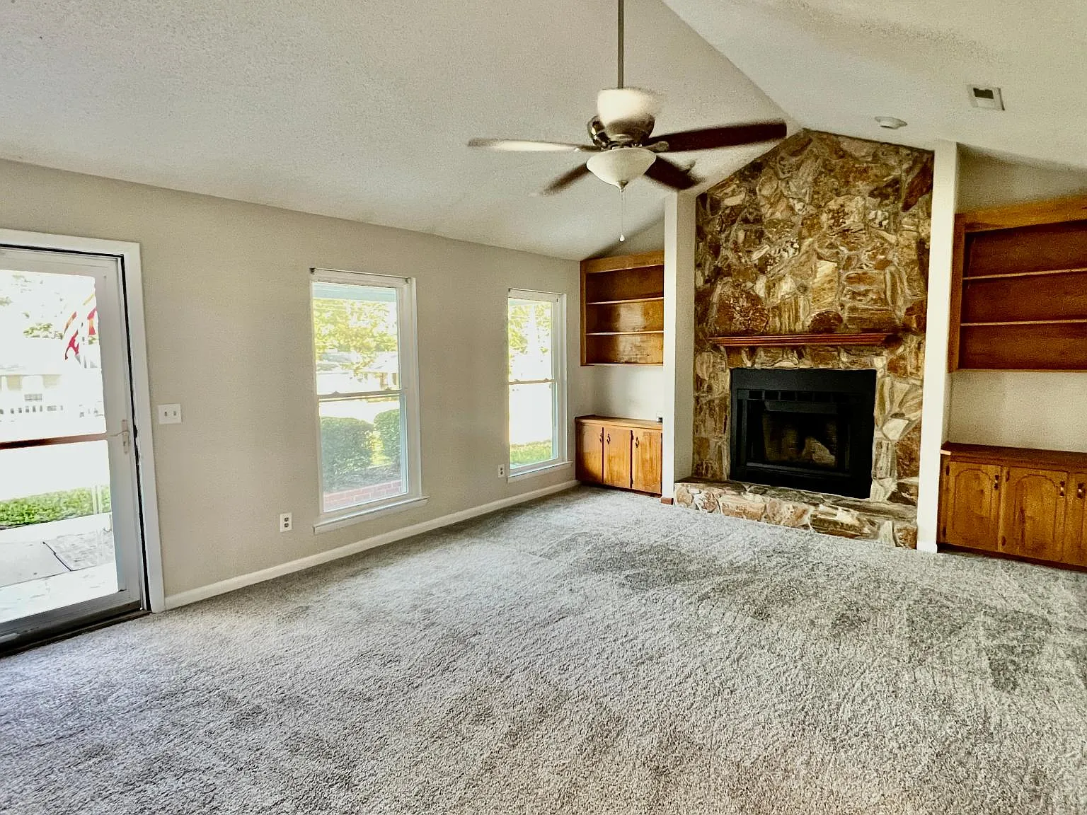 3 bed, 1950 sqft, $1,500 — Photo 3