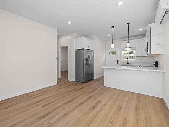 3rd image of 4770 College Ave #1 & 2