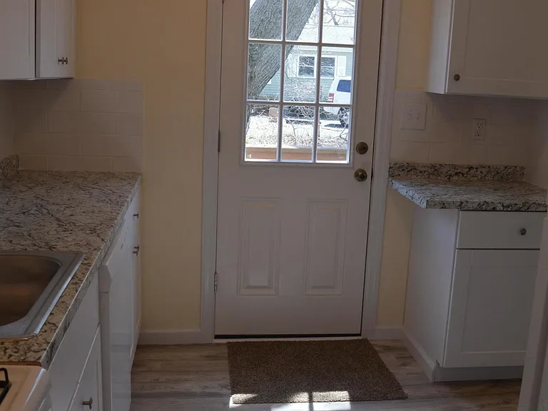 186 S Park Ave — Photo 13