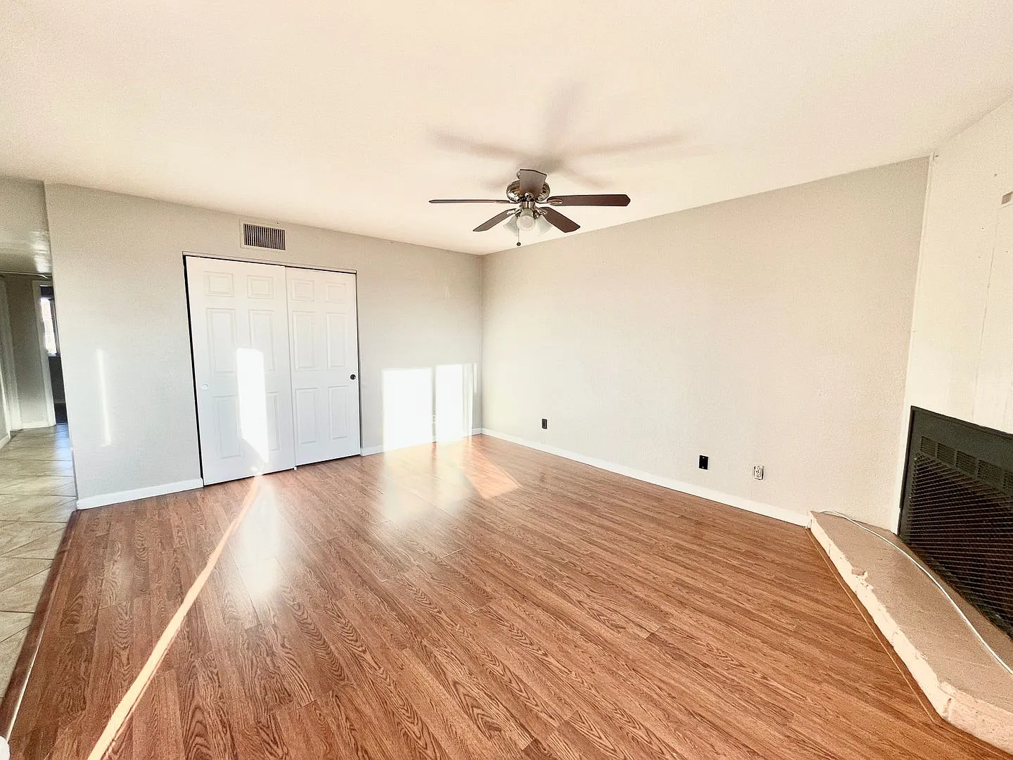 Exeter Drive 2149 - Has Own Handyman — Photo 3