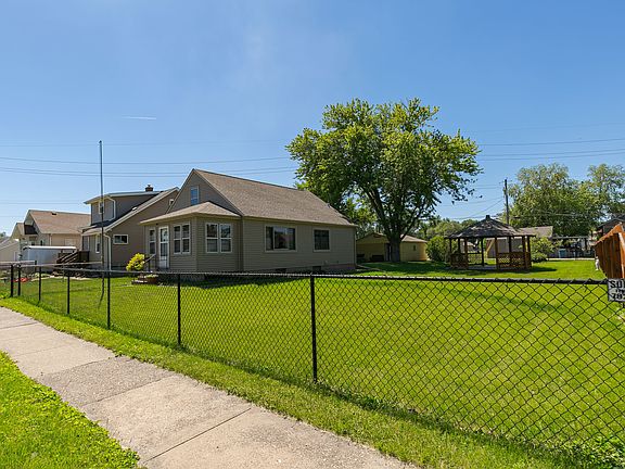 3rd image of 1716 10th Ave