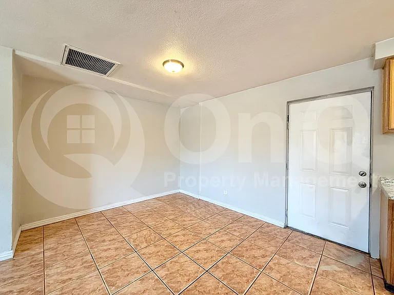 4009 N 48th Ave — Photo 18