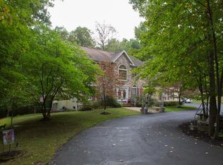 352 Irish Ln, Stroudsburg, PA 18360