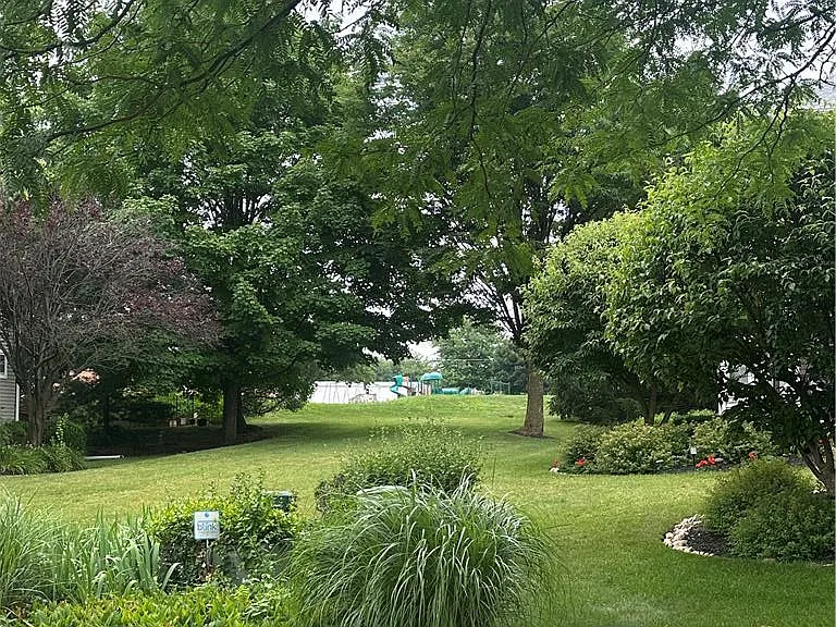 4312 Creek Rd — Photo 32