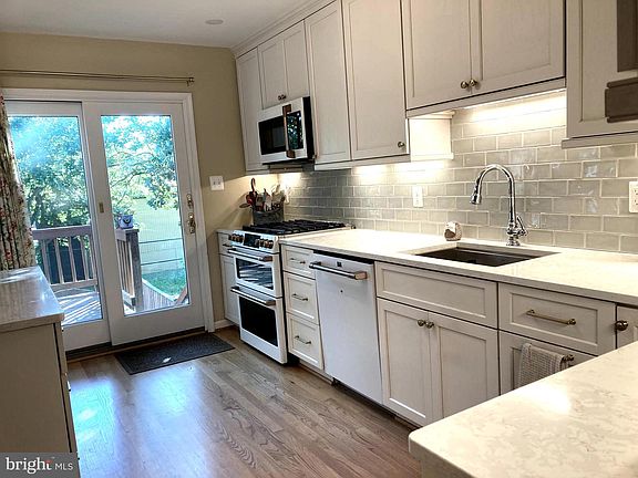 4th image of 3322 Spring Ln