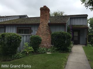 610 High Plains Ct, Grand Forks, ND 58201