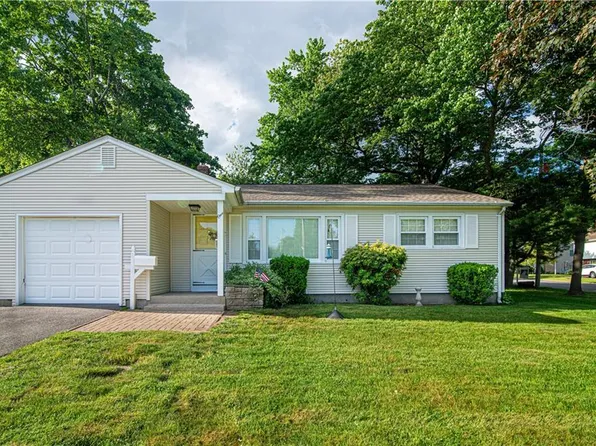 1 Shady Ln, Riverside, RI 02915